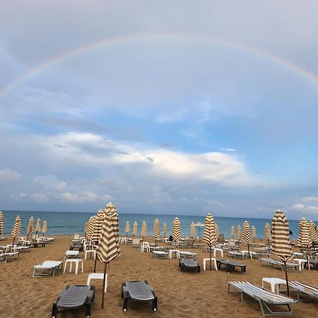Beach View Apartment Shkorpilovtsi Bagian luar foto