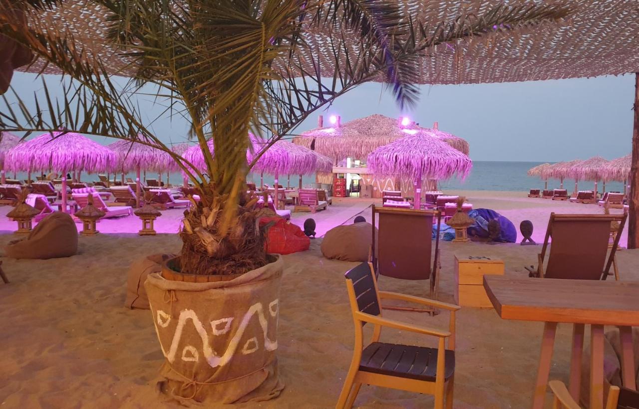 Beach View Apartment Shkorpilovtsi Bagian luar foto